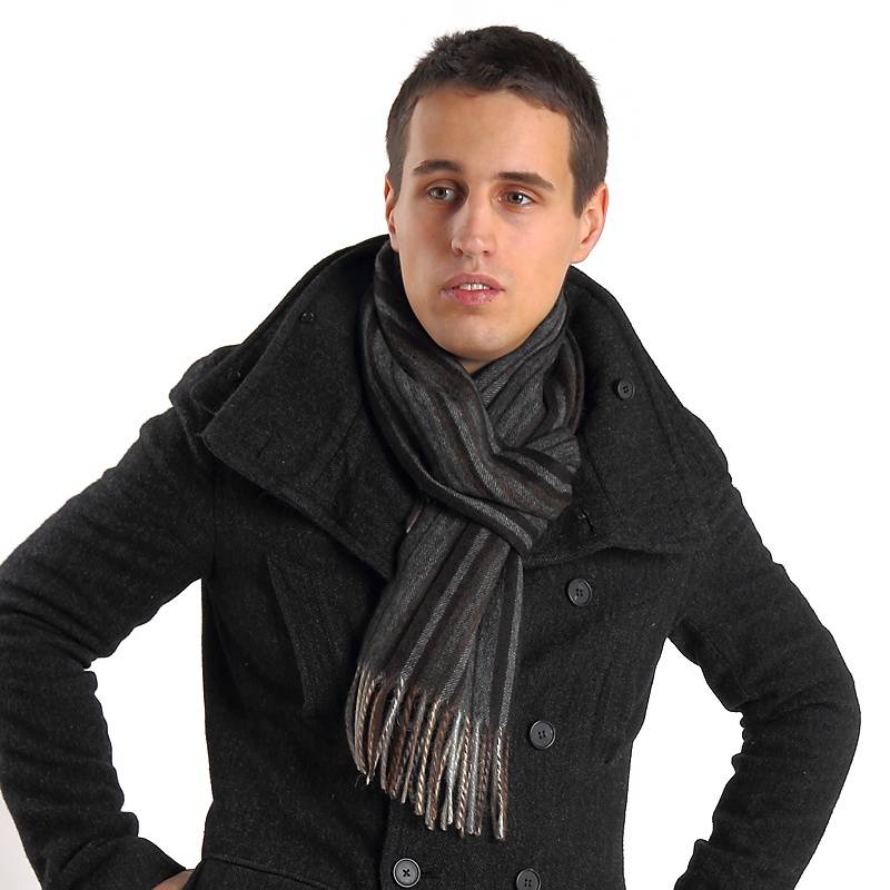 Как завязать шарф на мужчине: основные способы