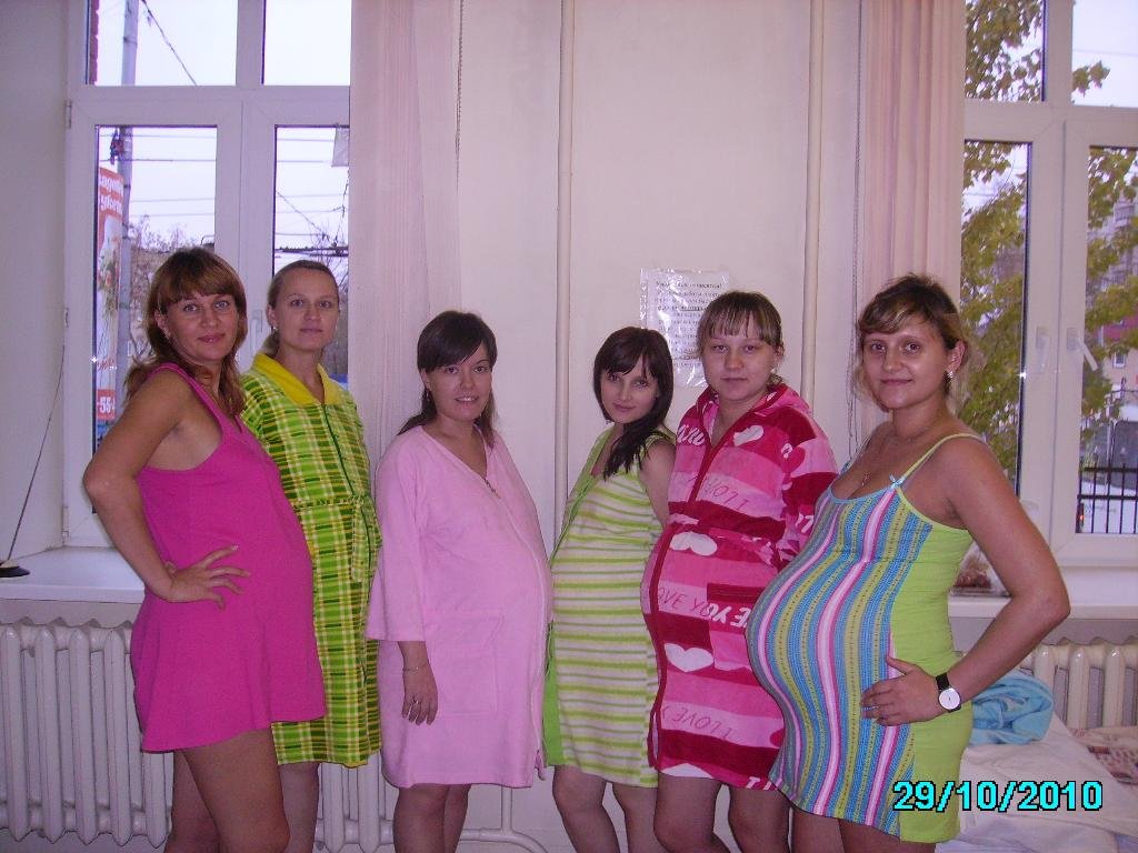 Платье из роддома для мамы. Одежда в роддом. Одежда для беременных в роддом. Платье в роддом. Платье для беременных на выписку из роддома.