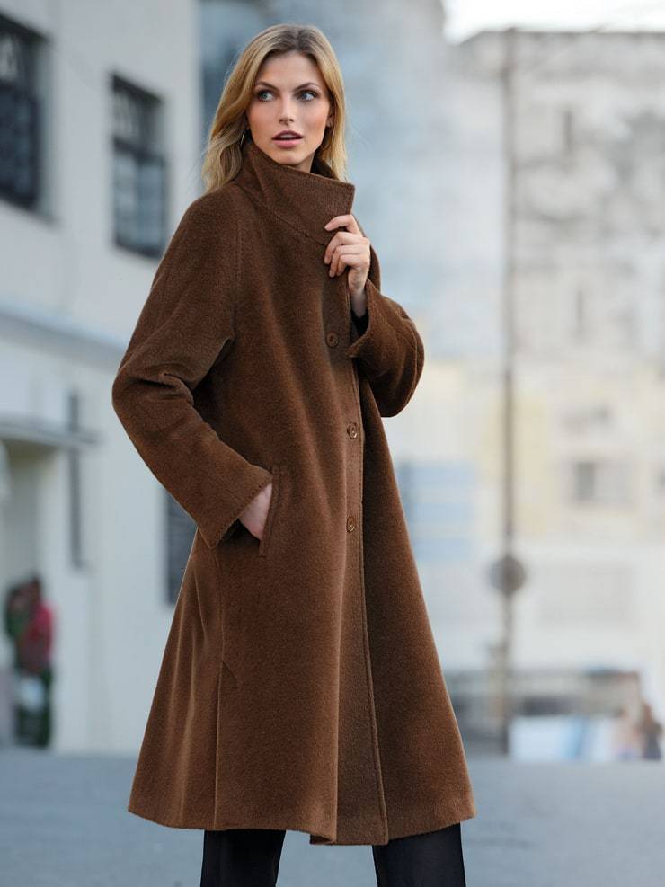 Пальто из альпаки – базовый элемент гардероба, который не выходит из моды