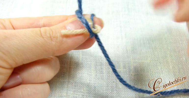 Соединение нитками 6. Ткацкий узел, метод - на пальце. Связка ниток. Связочная нить. Как вытащить нитку из связки.