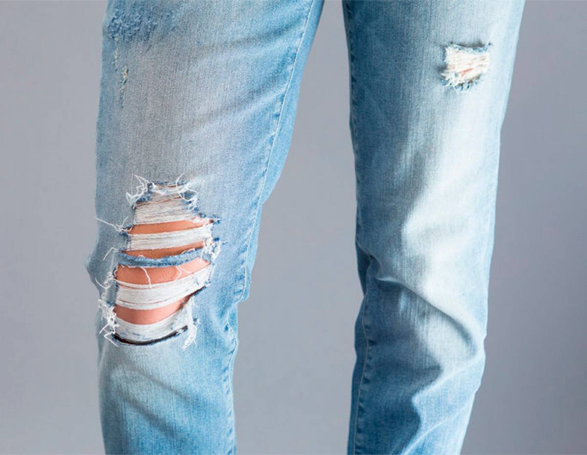 С чем носить рваные джинсы? (51 фото)