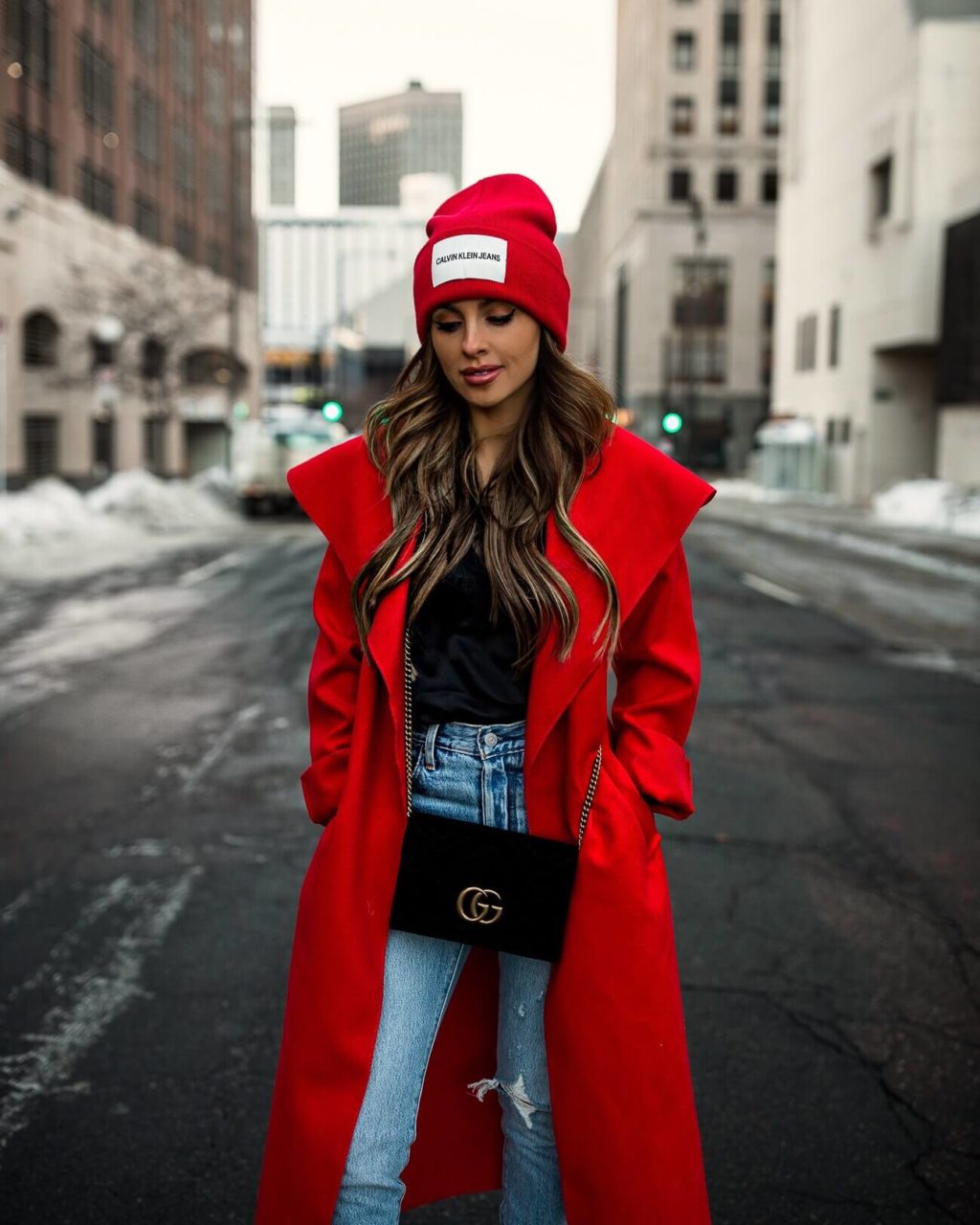 Красное пальто с шапкой