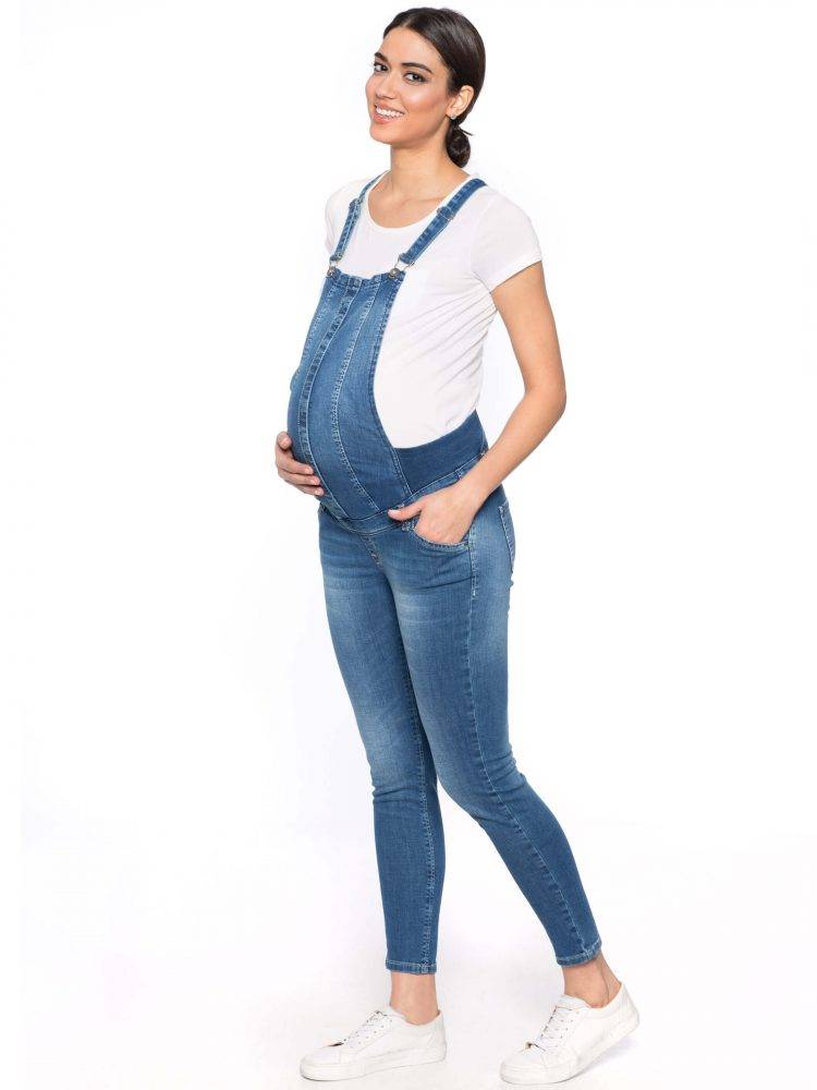 Джинсовый комбинезон для беременных: удобен ли он, правила выбора, разнообразие моделей (шорты и другое), фото и рекомендации, с чем носить такую женскую одежду
