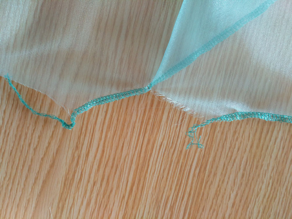 Как обработать край шелковой ткани без оверлока