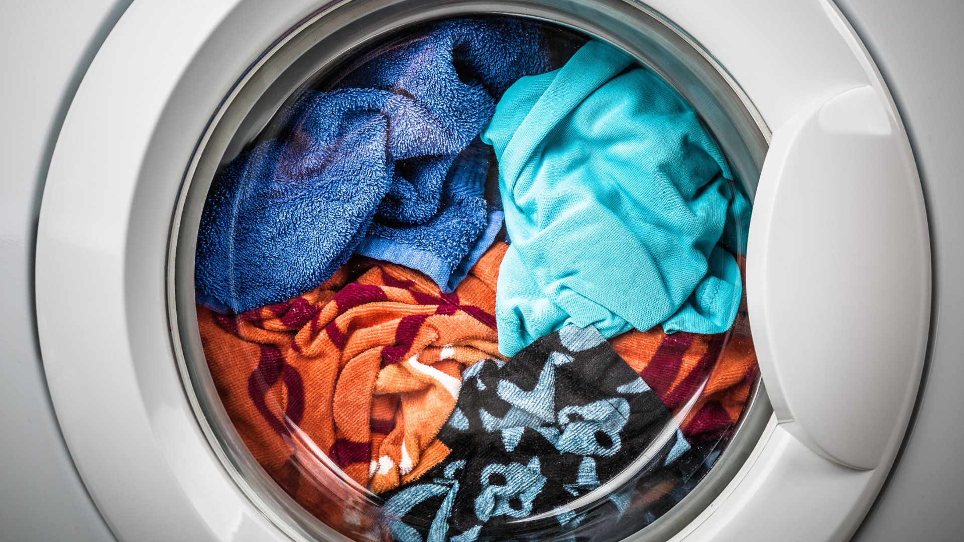 11+ причин, по которым пачкаются вещи в стиральной машине