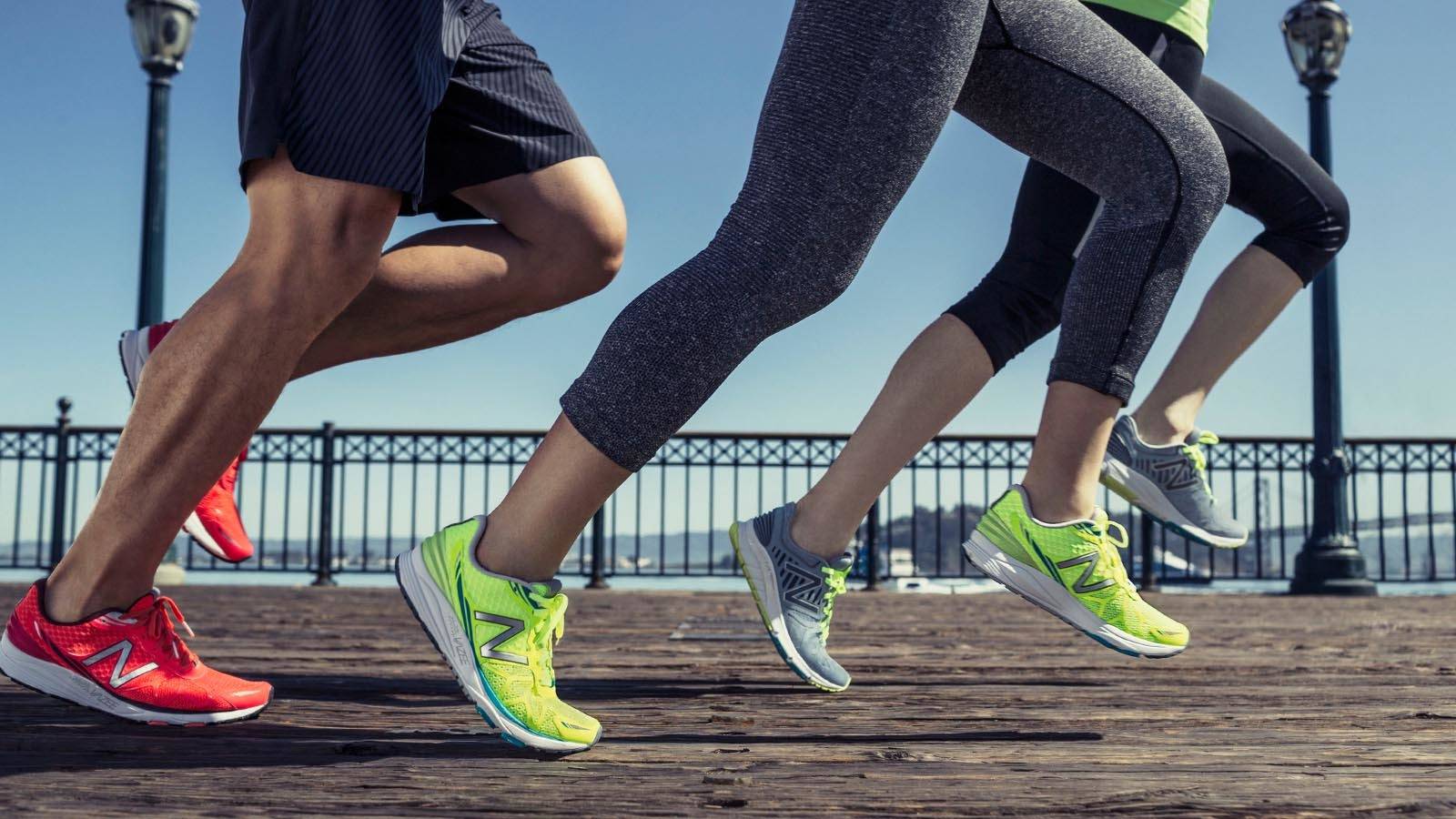 Кроссовки можно. Кроссовки бег. Спортивные кроссовки для бега. Кроссы для бега. Ноги в кроссовках.