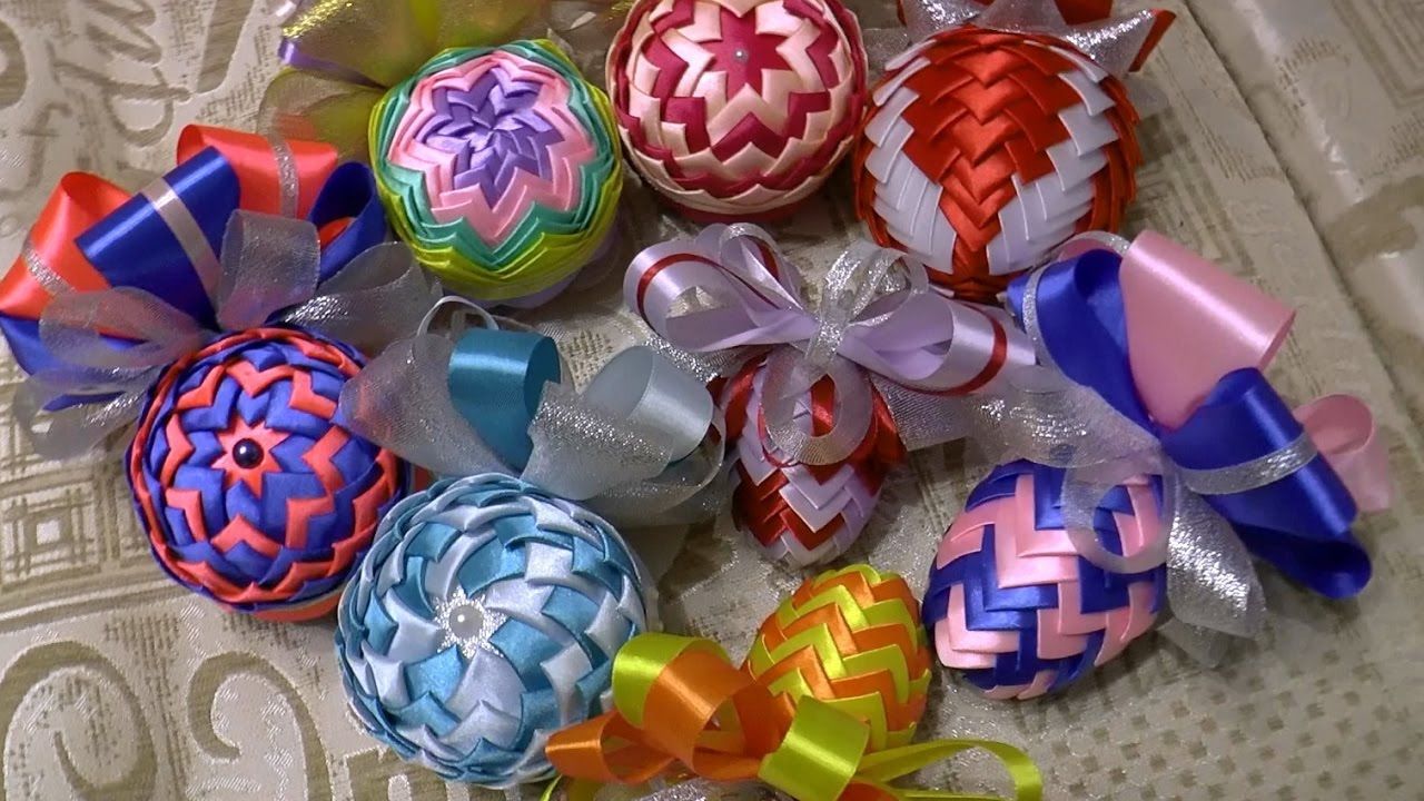Как сделать елочную игрушку из атласных лент. ёлочные игрушки из атласных лент своими руками. мастер-класс с пошаговыми фото. #9 рождественский венок канзаши