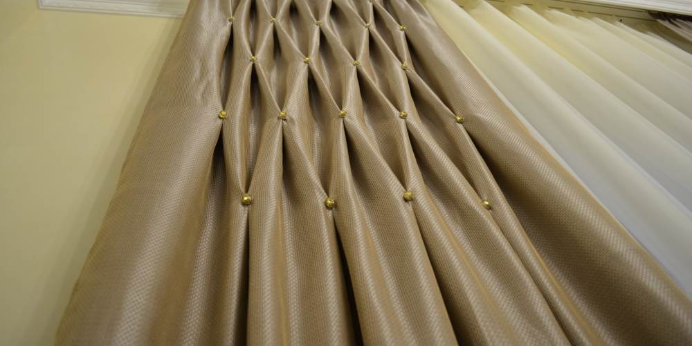 Драпировка ткани: виды и стили драпировок в интерьере, правила оформления тканью арок и шатров