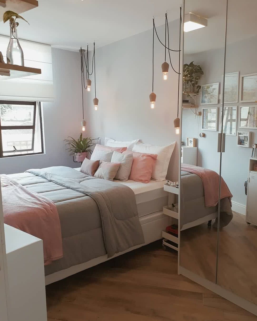 Как поставить кровать в маленькой спальне? 5 универсальных вариантов