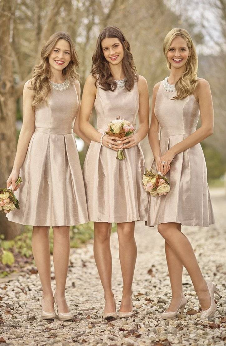 Платья на свадьбу для подружек невесты: модные фасоны, фото и примеры анти-нарядов