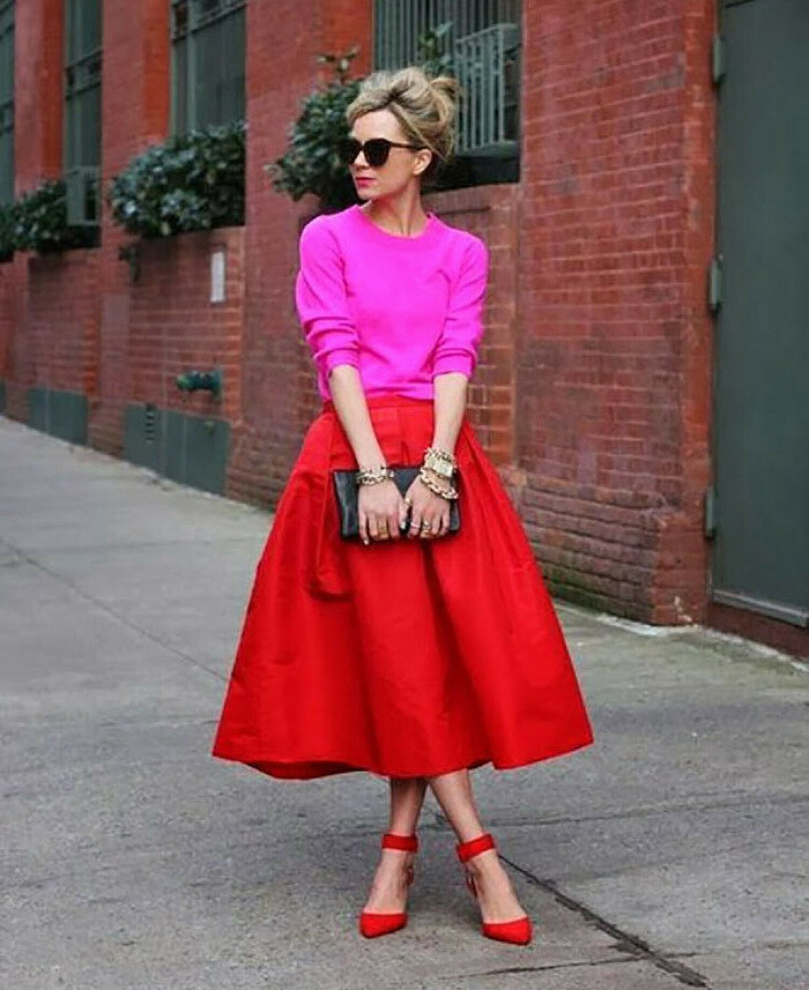 Красная юбка стрит стайл